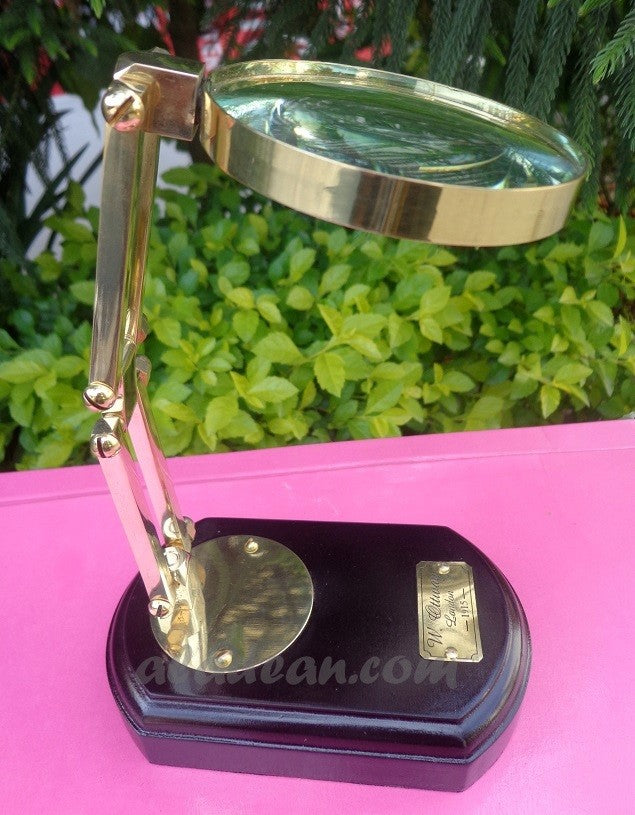 Loupe en laiton pour table