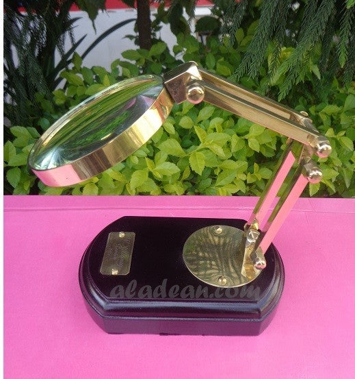 Loupe en laiton pour table