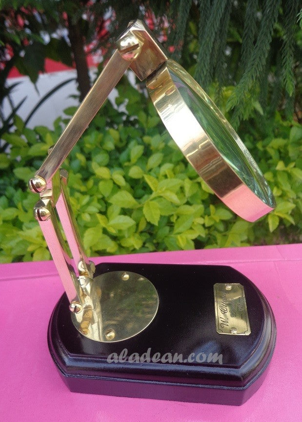 Loupe en laiton pour table