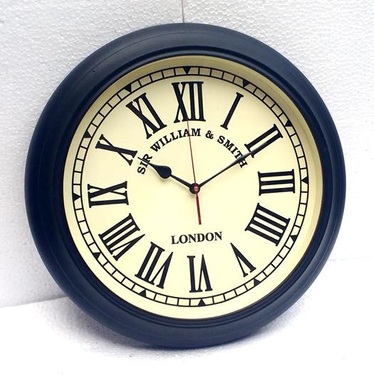 Große antike Wanduhr