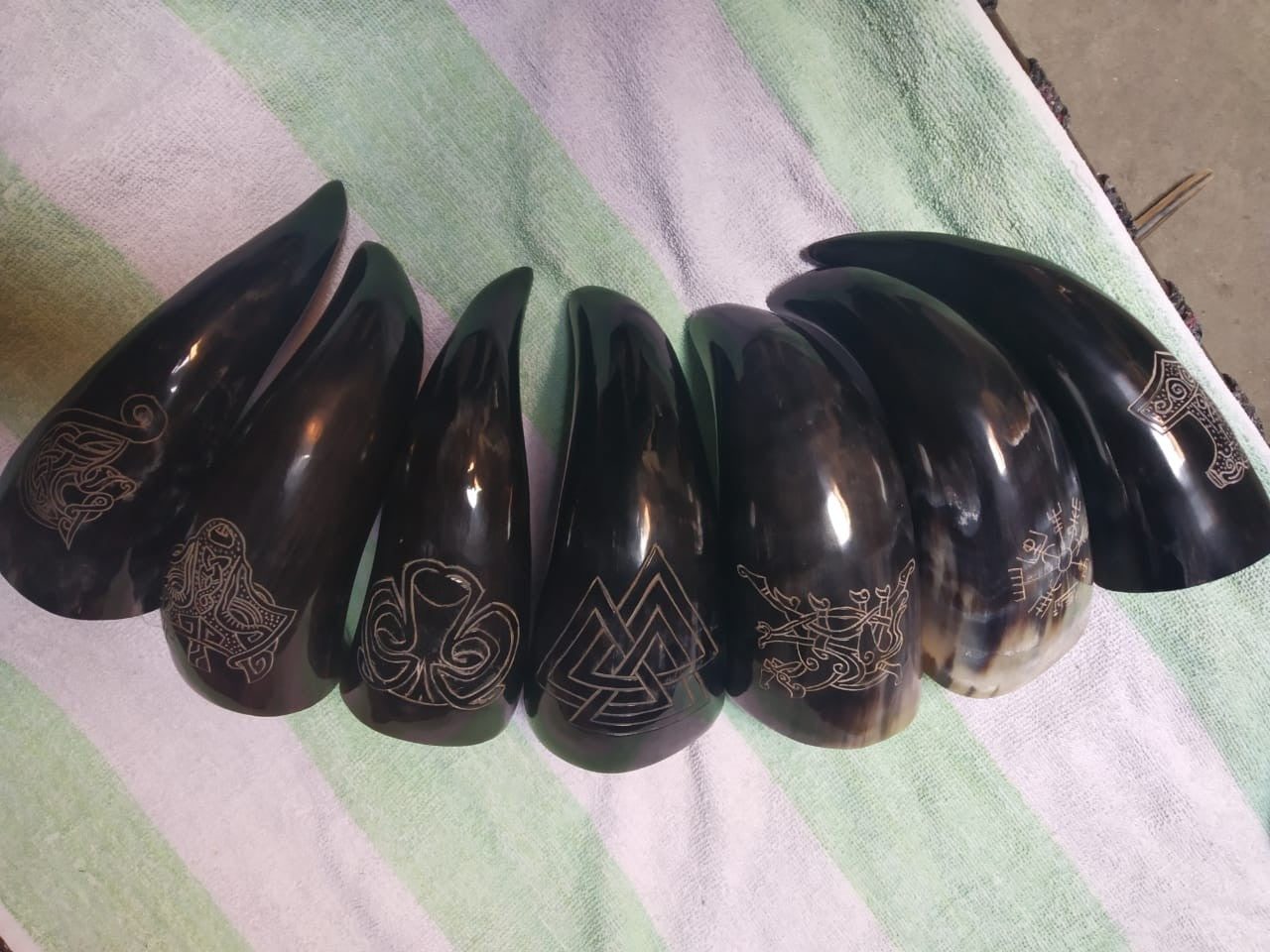 Corne à boire viking gravée