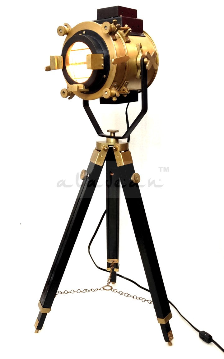 Vintage Spotlight Stehlampe Holz Dreibein Industriestil