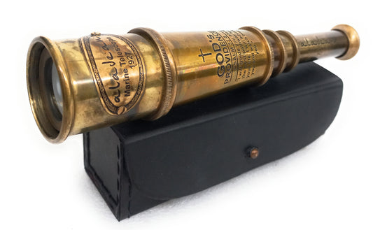 Piraten-Fernglas-Teleskop mit eingraviertem Zitat „God's Path“.