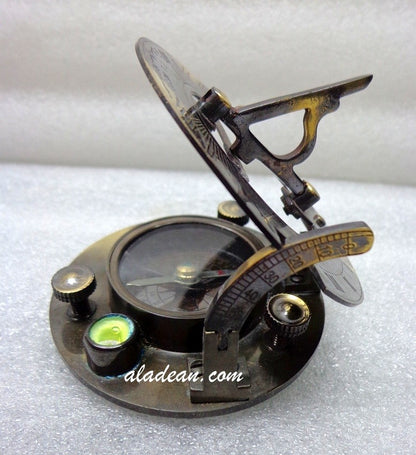 Antiker Sonnenuhr-Kompass