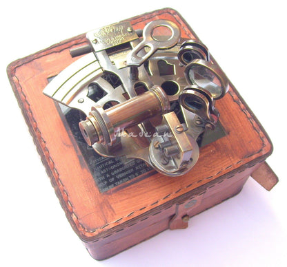 Maritimer Sextant aus antikem Messing