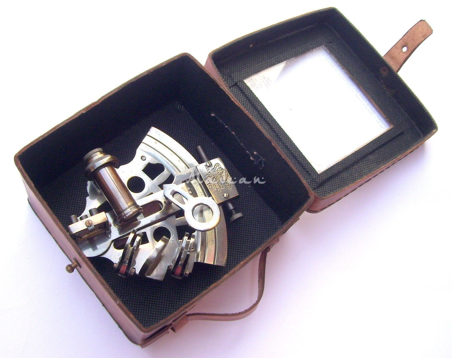 Maritimer Sextant aus antikem Messing