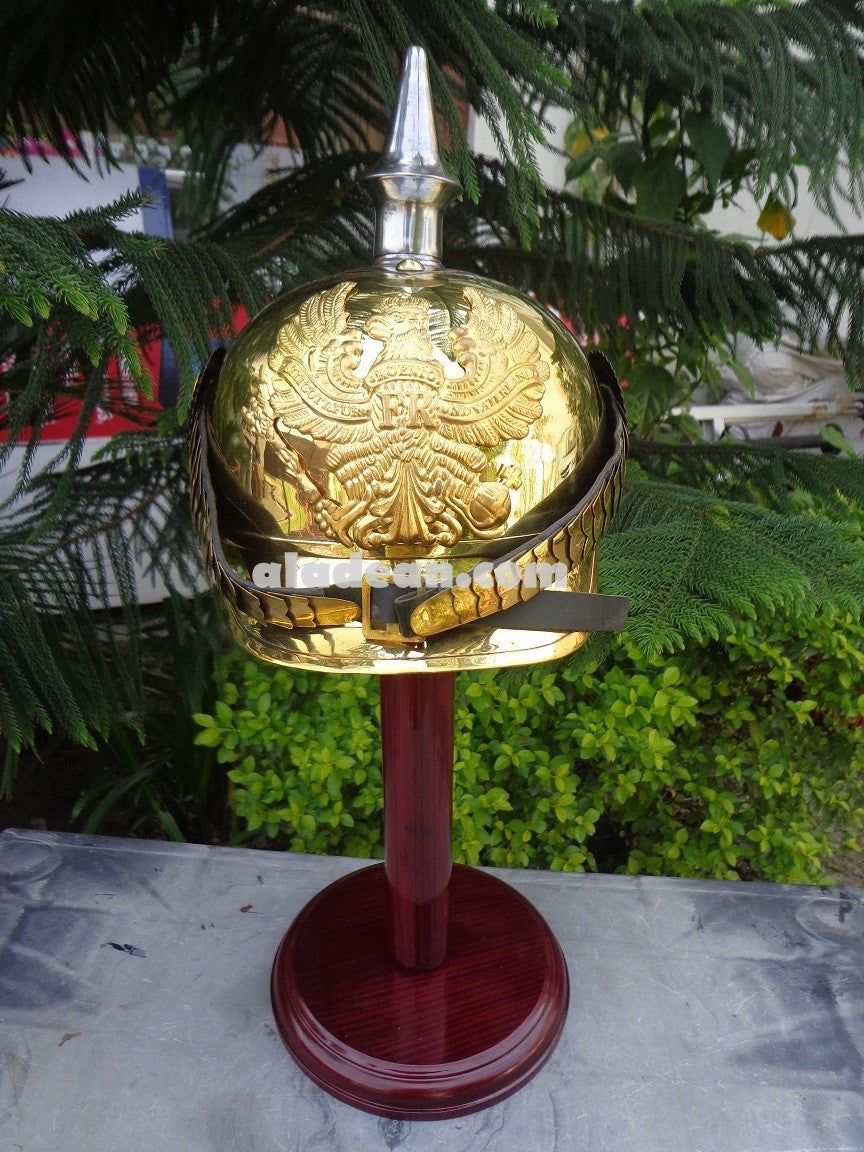 Deutscher Pickelhauben-Helm aus Messing