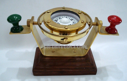 Kardanisch aufgehängter „U“-Kompass aus Messing