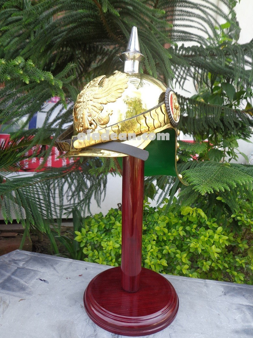 Deutscher Pickelhauben-Helm aus Messing