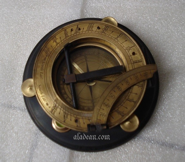 Cadran solaire de navigation en laiton antique