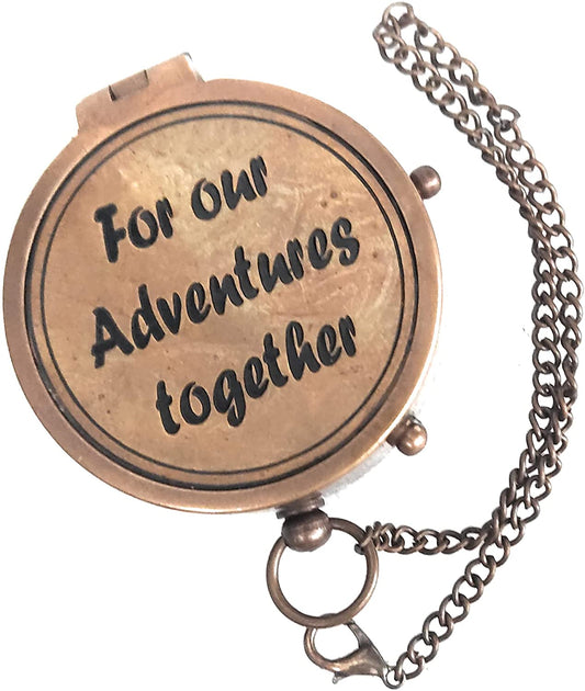 „Our Adventures Together“-Kompass aus Messing als Geschenk