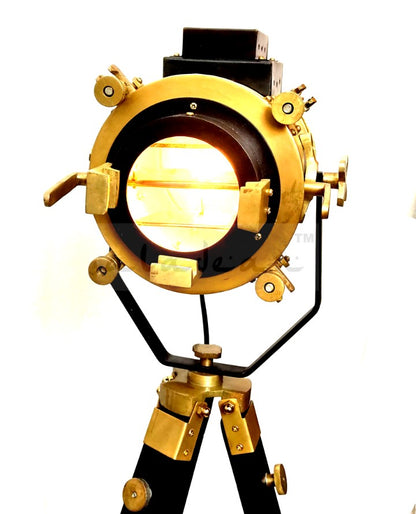 Vintage Spotlight Stehlampe Holz Dreibein Industriestil